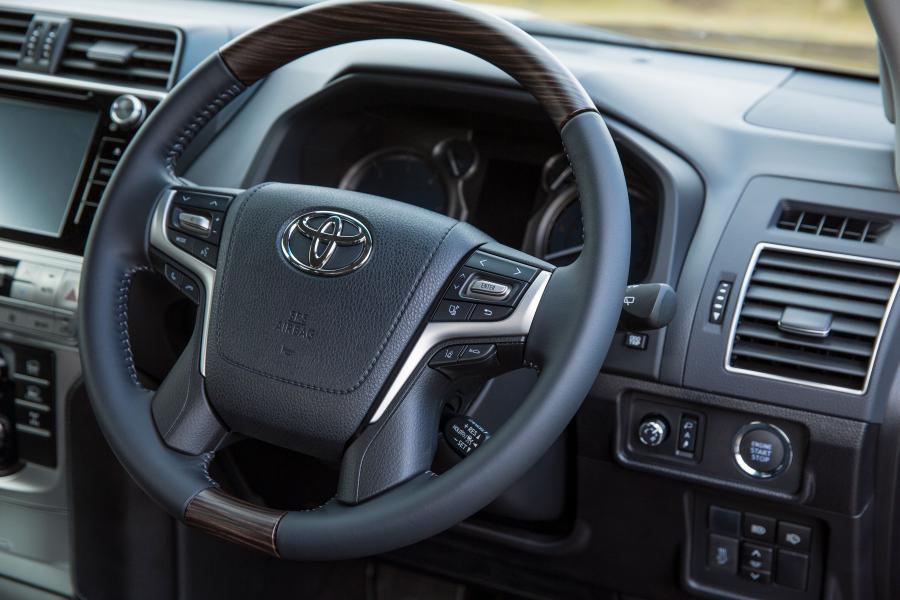 Детали интерьера Toyota Land Cruiser Prado (150) 2018 года  (UK) (фото 4 из 40)